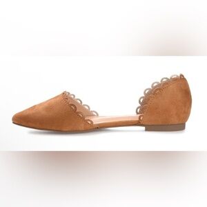 Journee Collection Tan Scalloped Flats